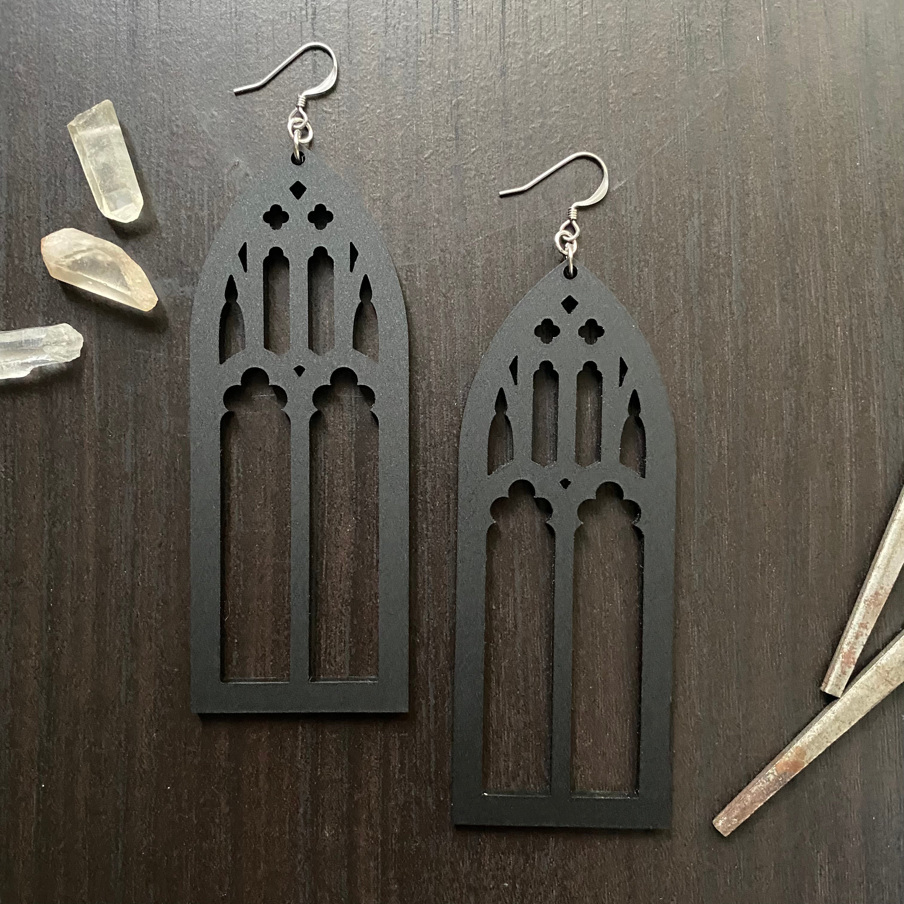 Boucles d’oreilles acryliques de fenêtre de lancette de la cathédrale de Salem
